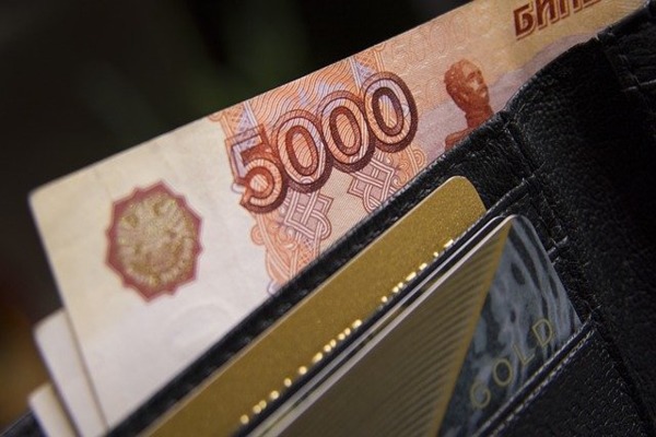 В 2022 году минимальный размер оплаты труда увеличат до 13 тысяч 890 рублей