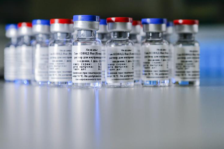Песков заявил о начале массовой вакцинации в ближайшие месяцы