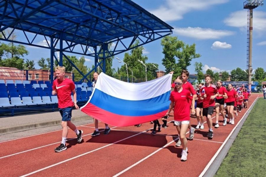 Котовские спортсмены отпраздновали День России "Триколорным забегом"