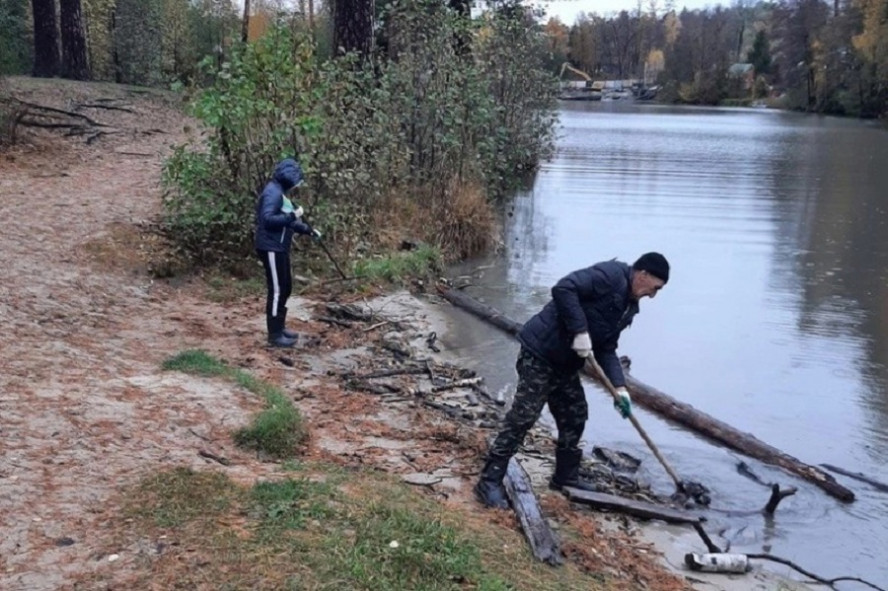 В Тамбовском округе провели субботник по расчистке береговой зоны реки Мошляйка