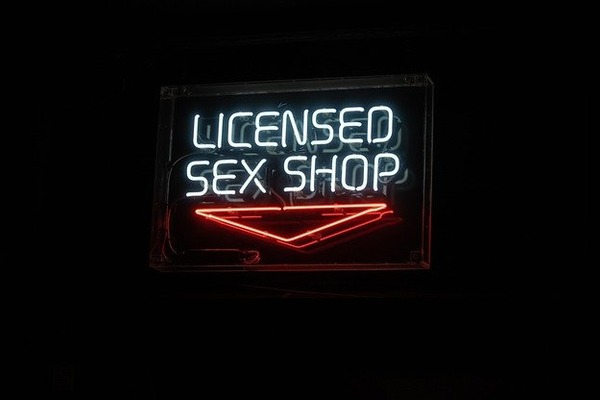 В РПЦ выступили против секс-шопов