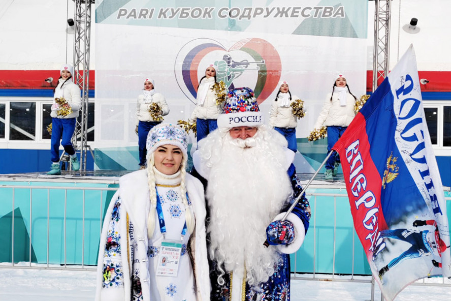 Спортивный Дед Мороз из Сосновки поддерживает биатлонистов в Тюмени
