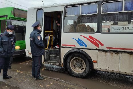 В Тамбове выявили нарушения масочного режима среди пассажиров автобусов
