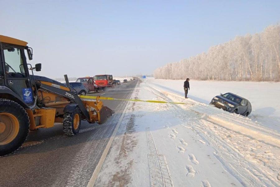 Дорожники помогли не замерзнуть водителю на трассе в Тамбовской области