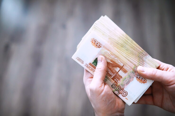 Россиян предложили временно освободить от НДФЛ по крупным банковским вкладам