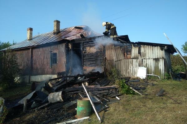 В Тамбовской области при пожаре погибли женщина и два маленьких ребенка
