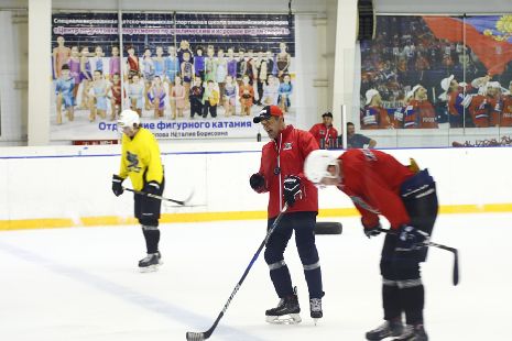 Тамбовские хоккеисты провели первую тренировку на льду
