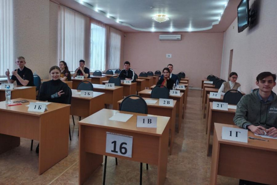 Тамбовские выпускники приступили к досрочной сдаче ЕГЭ по русскому языку