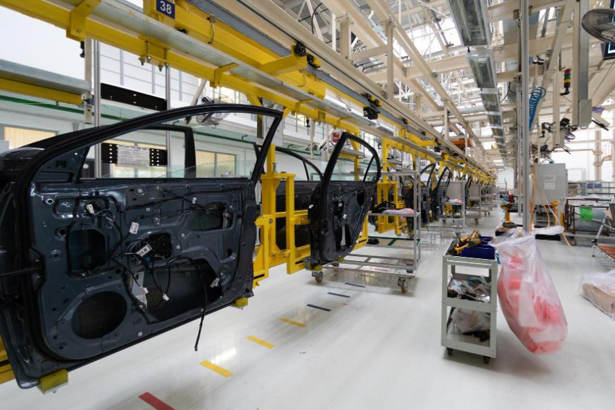 УАЗ предложил покупателям приезжать за автомобилями на завод