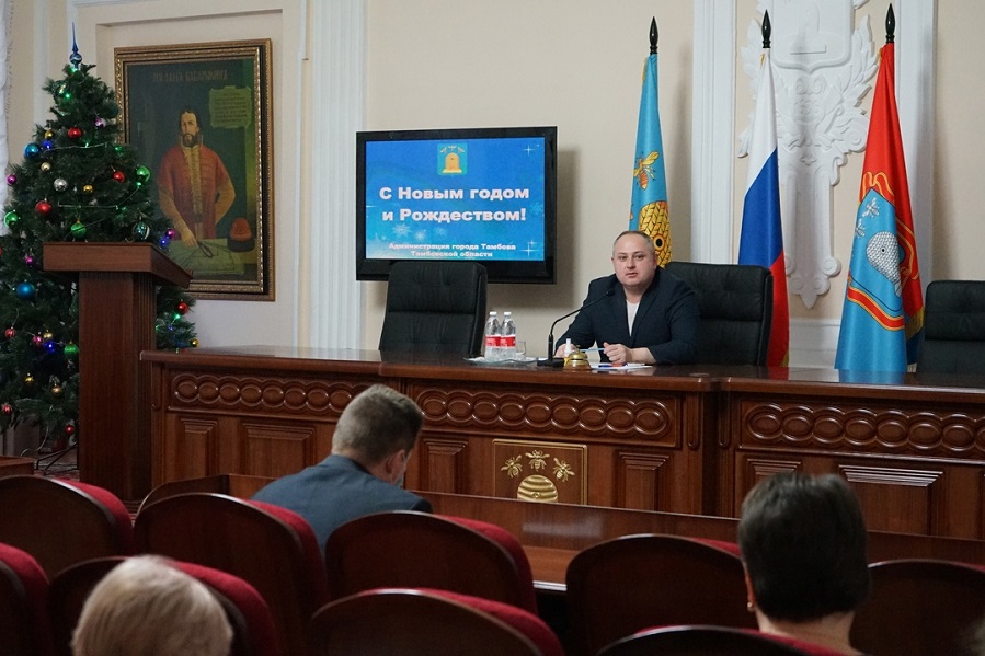 Максим Косенков определил приоритеты работы городских структур в новогодние праздники