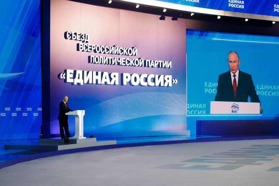 На съезде "Единой России" Путин рассказал о единовременных выплатах пенсионерам и военным, сотрудникам правоохранительных органов и курсантам