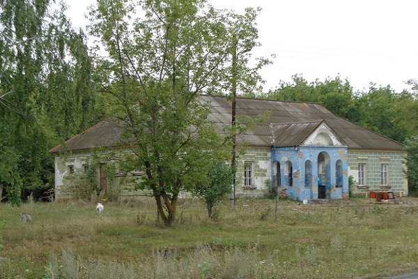 В Тамбовской области построенное из кирпичей разрушенного храма здание просят передать епархии