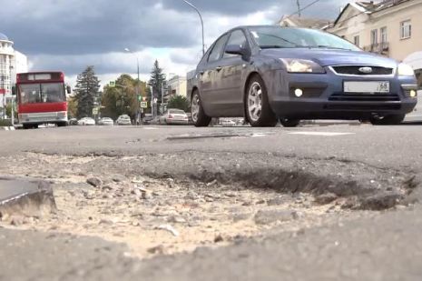 В Тамбове решают проблему разрушенных канализационных люков на дорогах