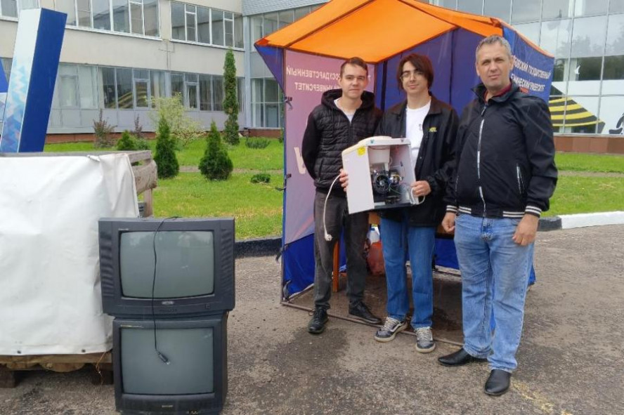 Волонтёры ТГТУ собрали на переработку около 2 кубометров электроники