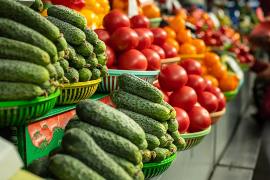 В июне повысился годовой прирост цен на огурцы, помидоры и свинину