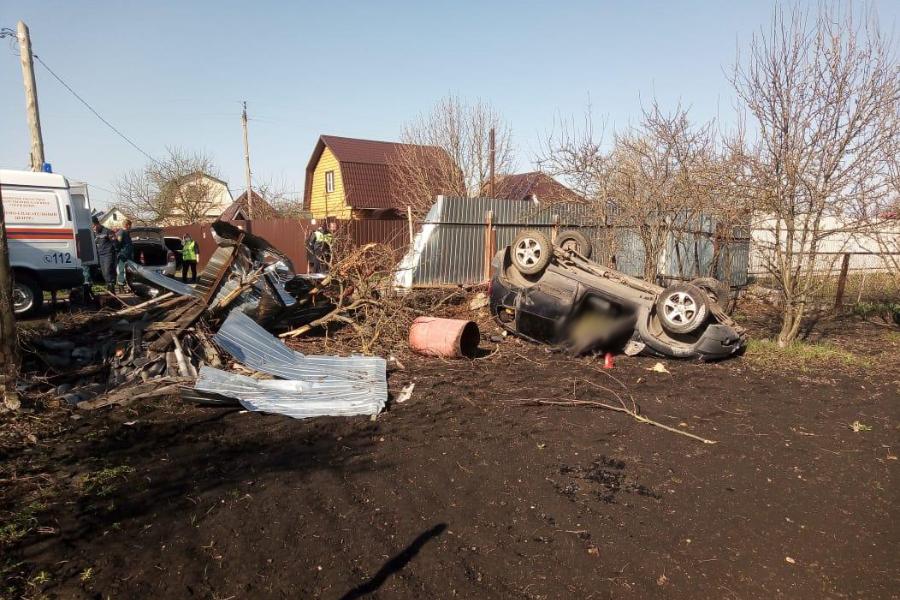 Под Тамбовом автомобиль "Шевроле Нива" врезался в ограждение: водитель погиб