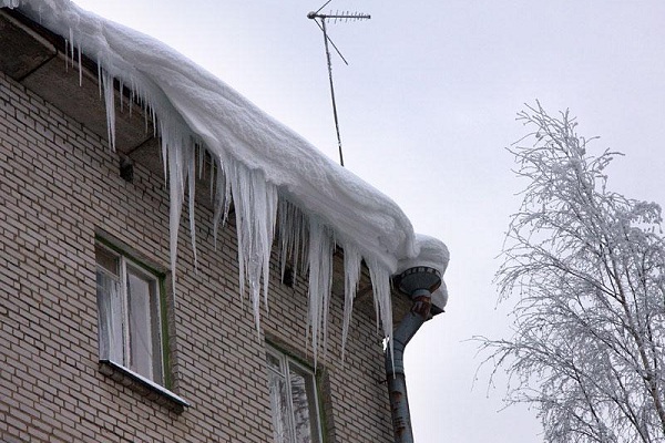 Тамбовчан предупредили о сходе снега и наледи с крыш 