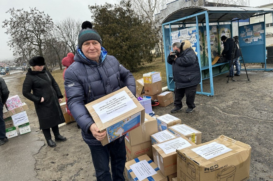 Глава Котовска Алексей Плахотников находится с гуманитарной миссией в Новоайдарском районе ЛНР