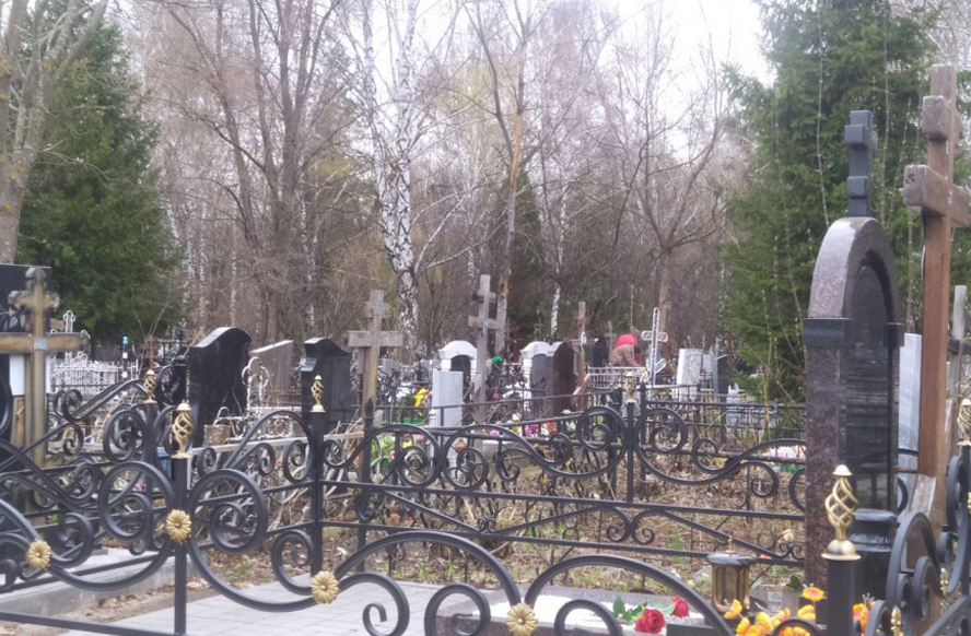 Житель Тамбова украл десятки памятников с территории кладбища