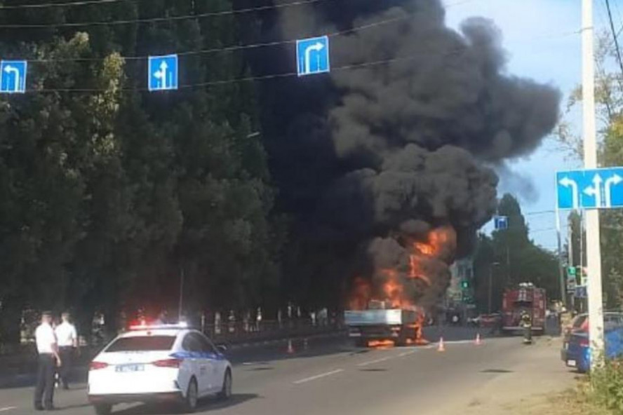 В центре Мичуринска в автомобиле на ходу загорелся груз