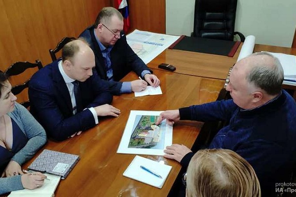 Глава Котовска поделился опытом работы по строительству экотехношколы
