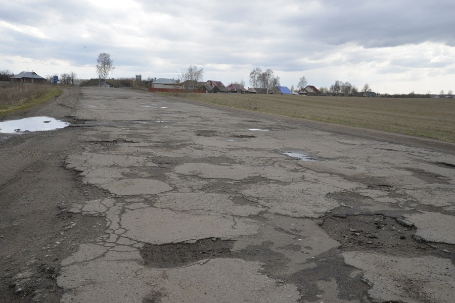 По требованию прокуратуры в Рассказовском районе начался ремонт дороги до села Саюкино