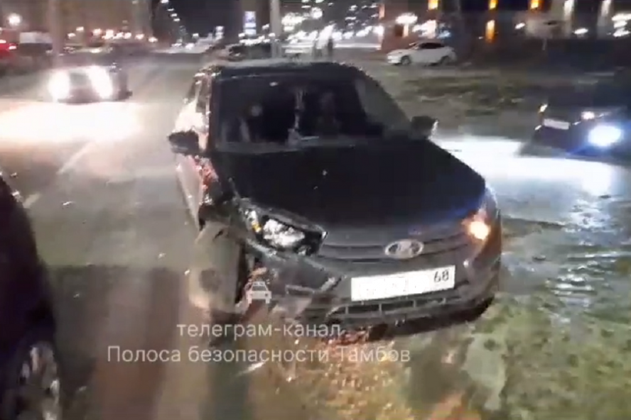 В Тамбове на улице Сабуровской произошло ДТП