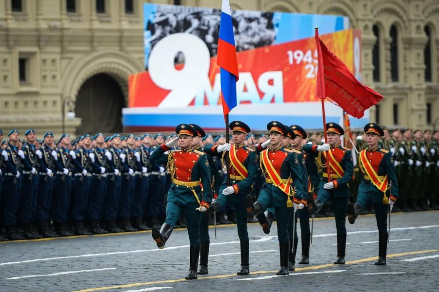 Более половины россиян посмотрели парад Победы