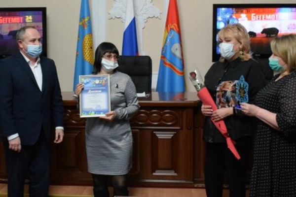 Максим Косенков наградил победителей городского новогоднего смотра-конкурса