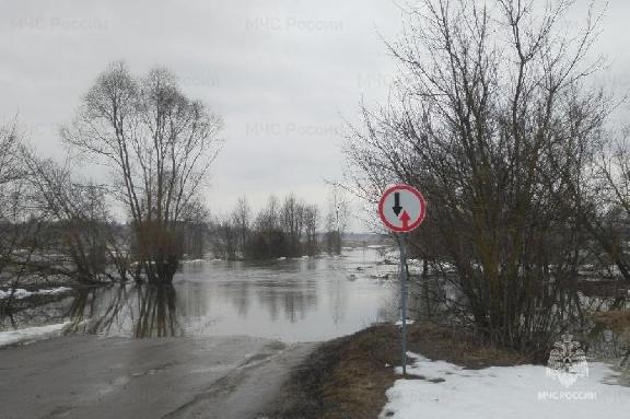 В Мичуринском округе под воду ушел мост у села Старая Казинка