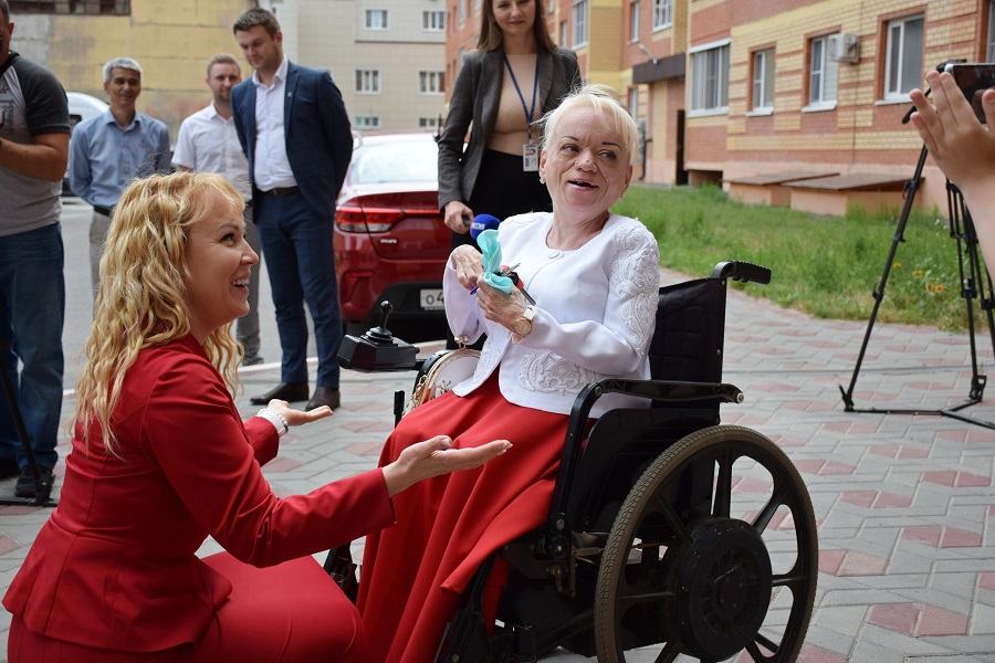 Тамбовчанка и её 8-летний сын получили ключи от новой квартиры