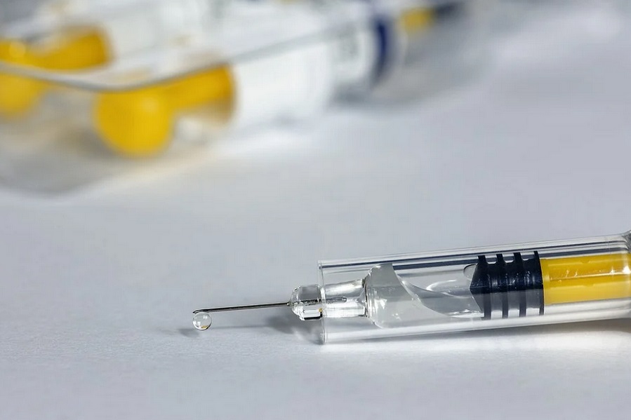 Вакцину от коронавируса зарегистрируют после второй фазы испытаний
