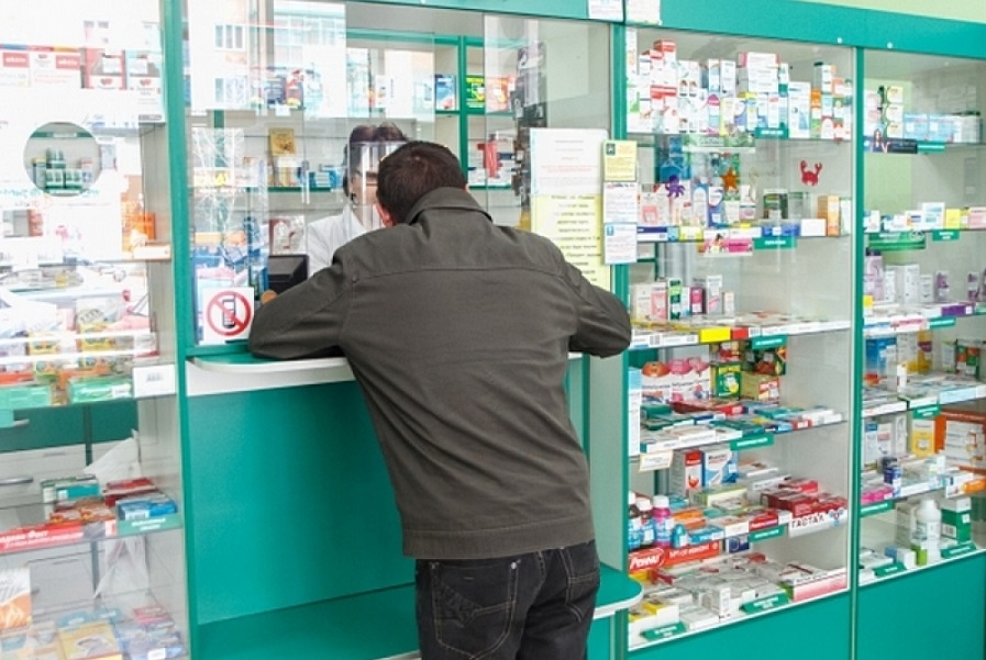 Продажи в российских аптеках сократились на 30%