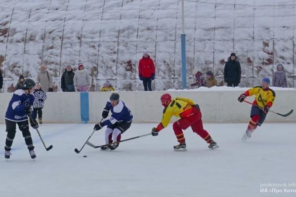 Кубок главы Котовска по хоккею начался с победы ХК "Алмаз"