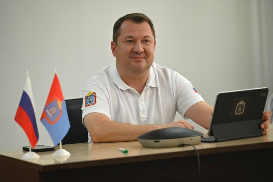 Максим Егоров поздравил тамбовских учителей с праздником