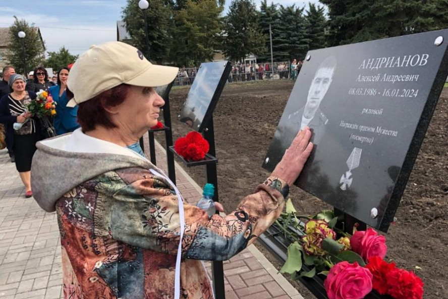 В Умёте открыли Аллею Памяти