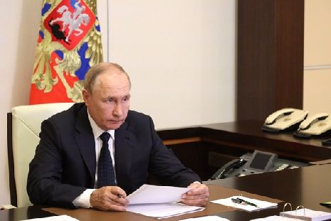 Путин поручил проработать возможность цифрового анкетирования пациентов до посещения врача