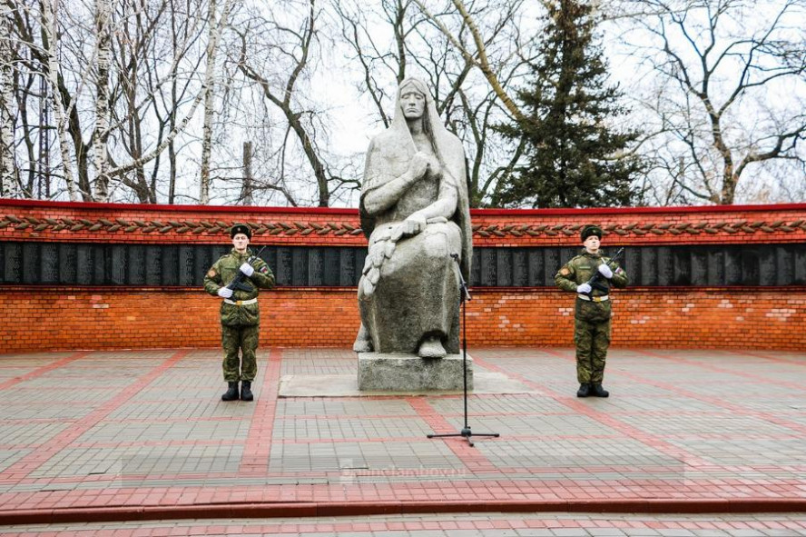 Скульптуру "Скорбящая мать" на Воздвиженском кладбище сделают из бронзы