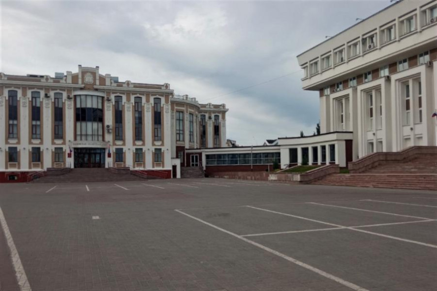 Помощникам депутатов Тамбовской областной Думы хотят повысить зарплату на 8,6 тысяч рублей
