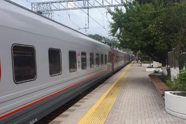 Больше 20 пассажирских поездов на юге России задержаны из-за ЧП на железной дороге