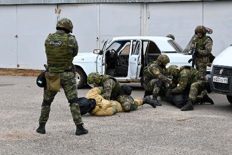Спецназовцы в Тамбове провели занятие по освобождению заложников