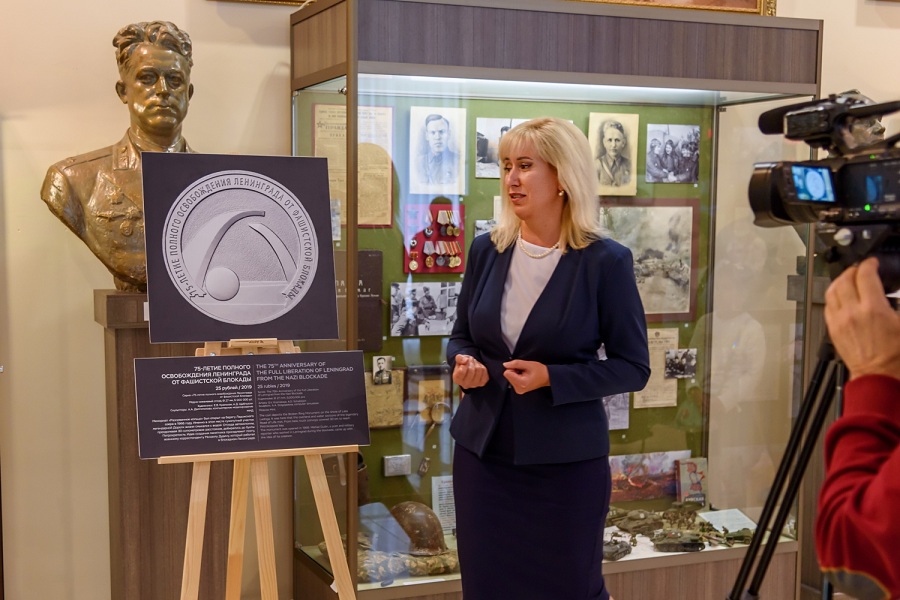 В Тамбове открылась фотовыставка памятных монет "Истории Победы" 