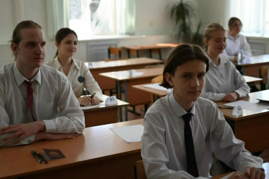 Более 3,5 тысяч девятиклассников Тамбова сегодня сдавали обязательный экзамен по математике