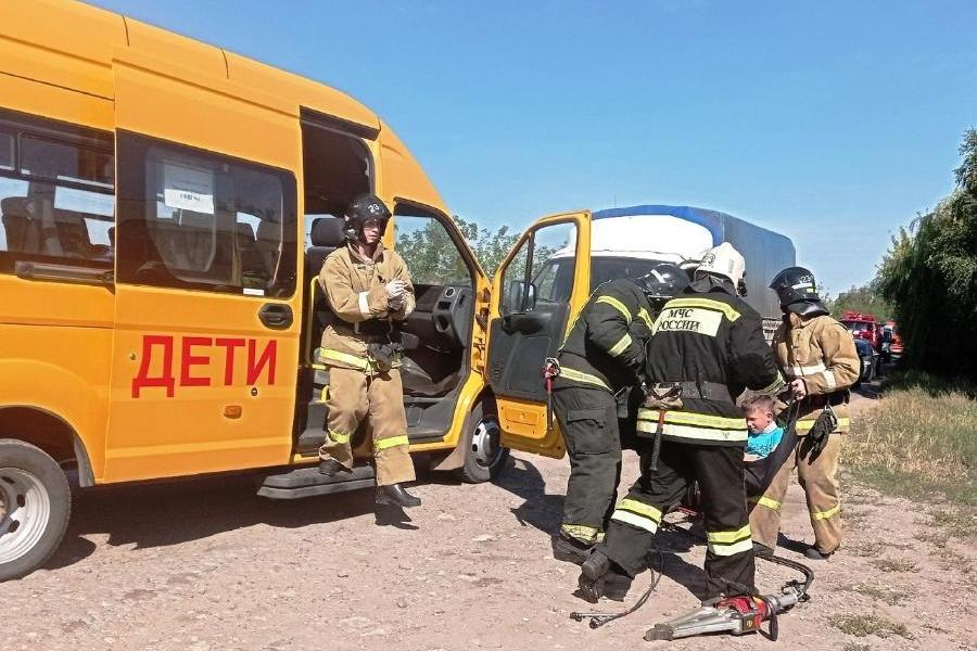 В Тамбовской области спасатели провели учения по ликвидации ДТП