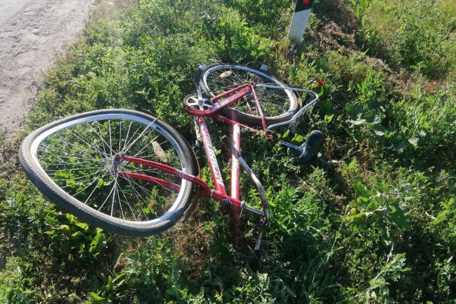 В Петровском районе водитель легковушки сбил велосипедиста и скрылся с места ДТП