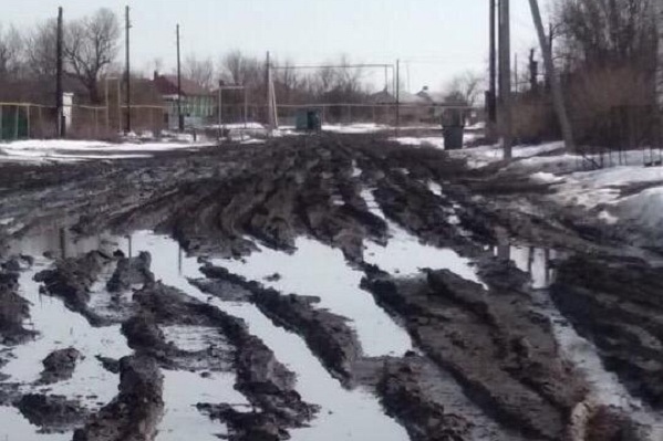 В межсезонье жители села Прибытки в Бондарском районе "утопают" в грязи