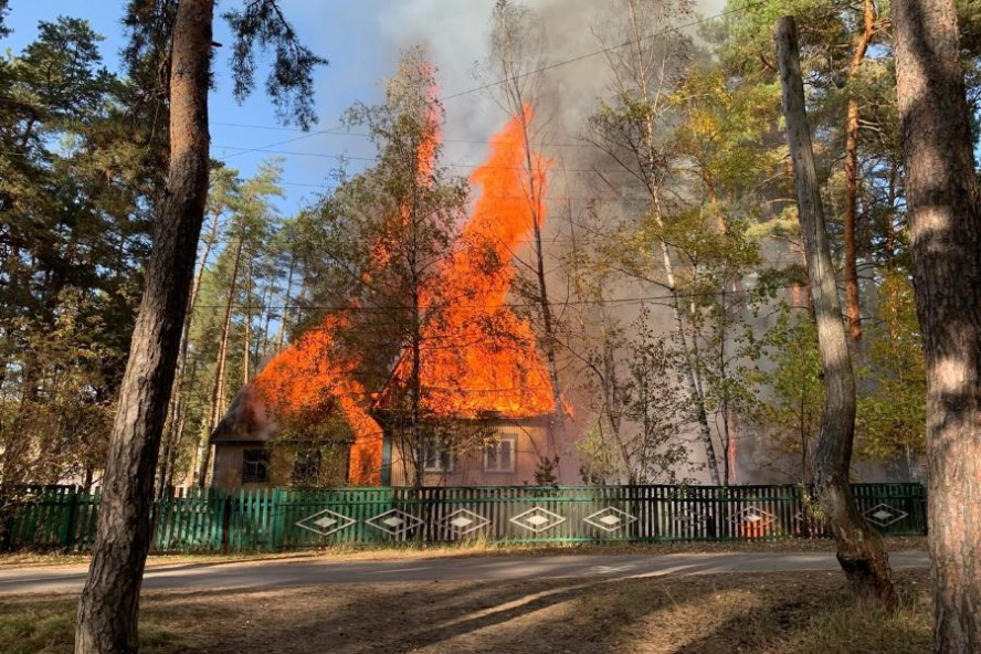 В Пригородном лесу случился сильный пожар