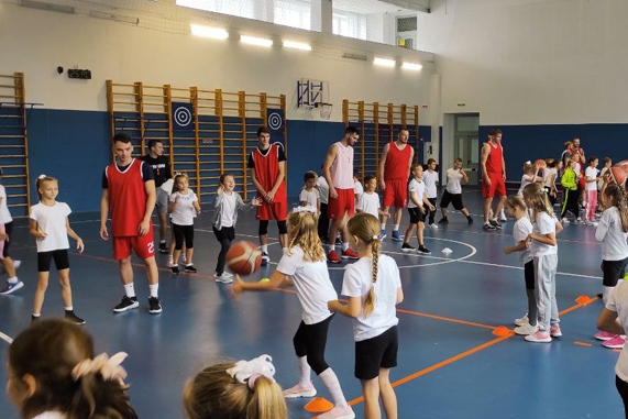 Баскетбольный клуб "Тамбов" провёл мастер-класс в школе "Сколково"