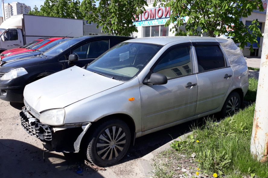 Власти Тамбова просят собственников убрать очередной брошенный автомобиль