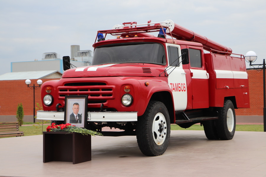 В память о главе МЧС России Евгении Зиничеве прозвучали пожарные сирены